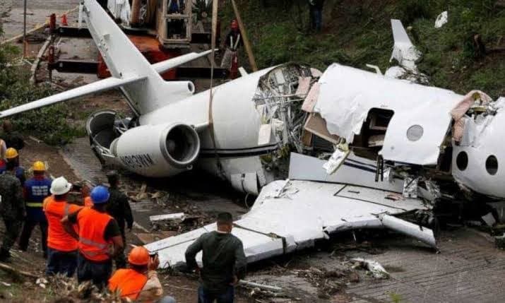 Plane crashes in New York, six feared dead